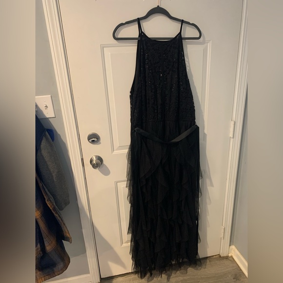 Black Dress - Picture 2 of 4